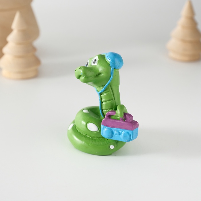 Фигурка полистоун «Змей в наушниках с магнитофоном», 5.8×5.8 см