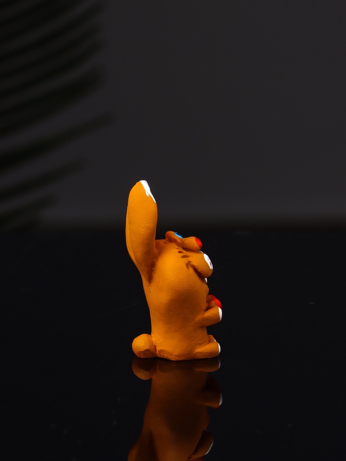 Фигурка полистоун «Зайчик с сердцем», 3.5×1.8×1.7 см