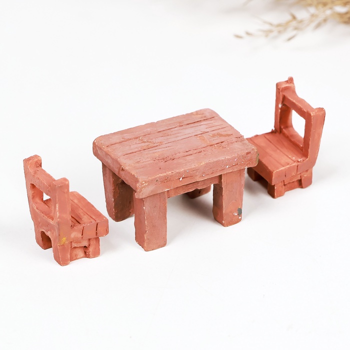 Набор фигурок полистоун TAKE IT EASY «Стол и стулья», 3 предмета, 2×2×2 см