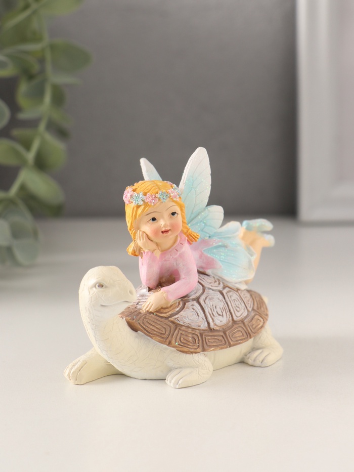 Фигурка полистоун «Девочка-фея верхом на черепахе», 9.5×5×7 см