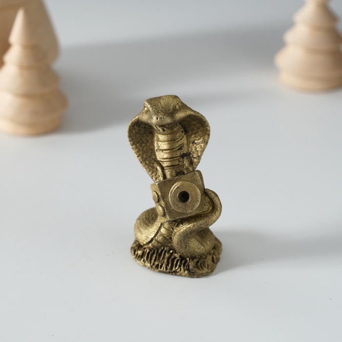 Фигурка полистоун «Кобра с увлечением», 4×3×5 см, МИКС