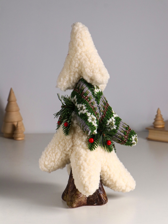 Фигурка «Вязаная ель с ягодками», 15×15×33 см