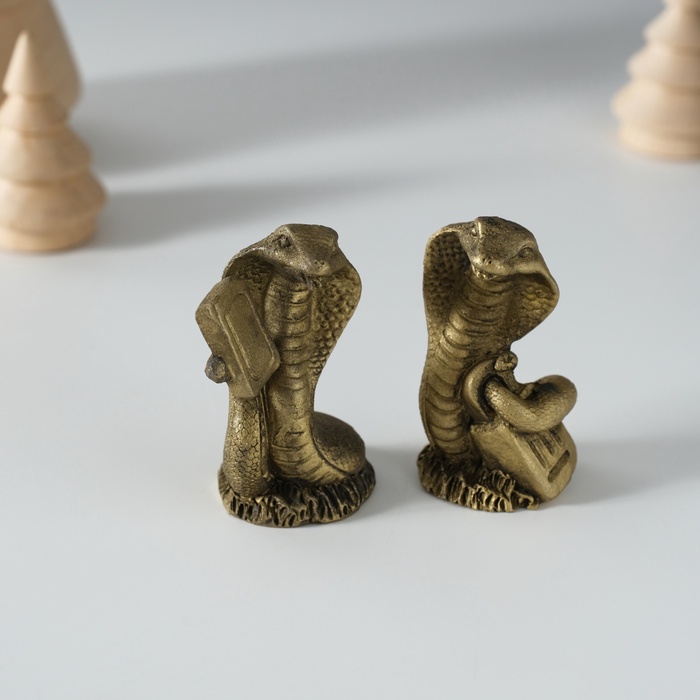 Фигурка полистоун «Кобра с увлечением», 4×3×5 см, МИКС