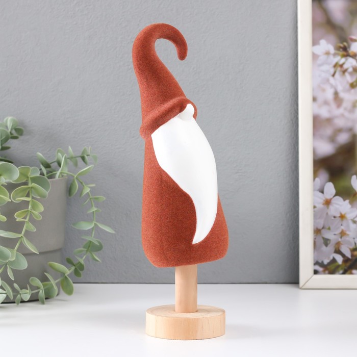 Фигурка керамика «Гном в красном кафтане и колпаке», 7.7×7.2×26.6 см