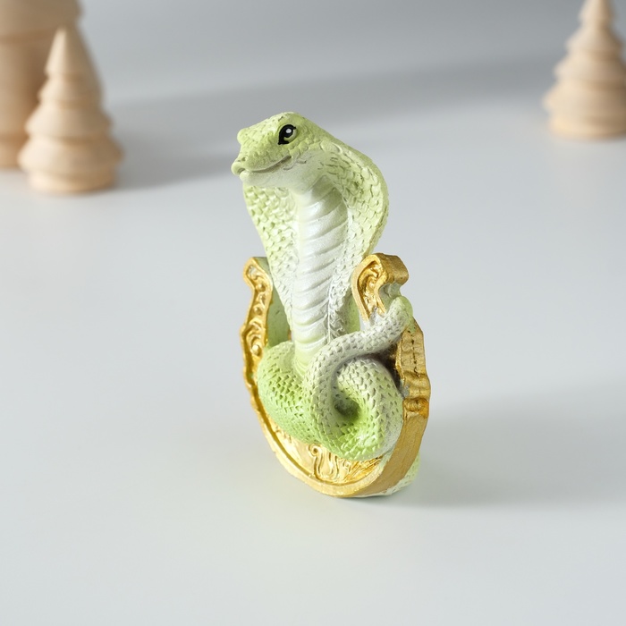 Фигурка полистоун «Зелёная кобра на подкове», 5×3.5×7.5 см
