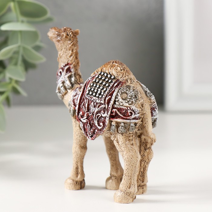 Фигурка полистоун «Пустынный верблюд с попоной», 3.5×8×8.7 см