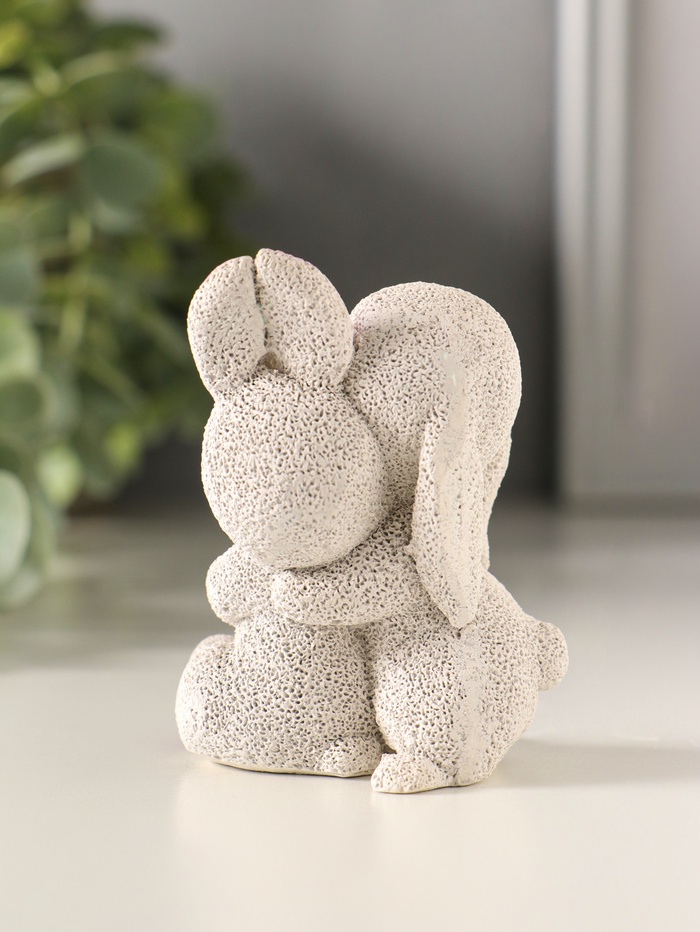 Фигурка гипс «Кролики обнимаются», 7×5×4.5 см, серая