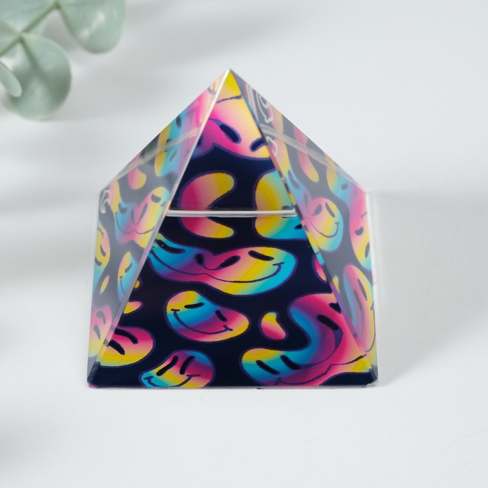 Фигурка стекло пирамида «Смайлы», 6×6×6 см