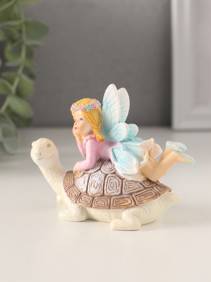 Фигурка полистоун «Девочка-фея верхом на черепахе», 9.5×5×7 см