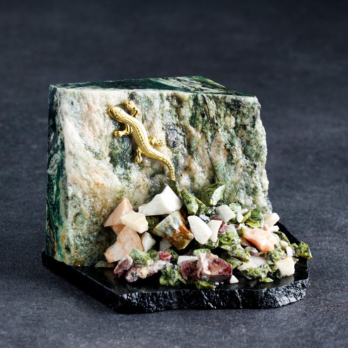 Фигурка «Горка», змеевик