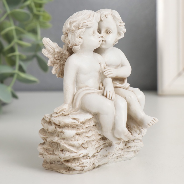 Фигурка полистоун «Ангелы на камешке», 10.5×7.5×8.5 см