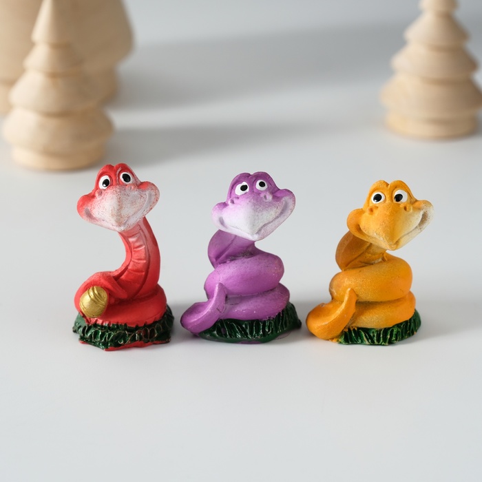 Фигурка полистоун «Добрая змейка», 2.5×2.5×4 см, МИКС