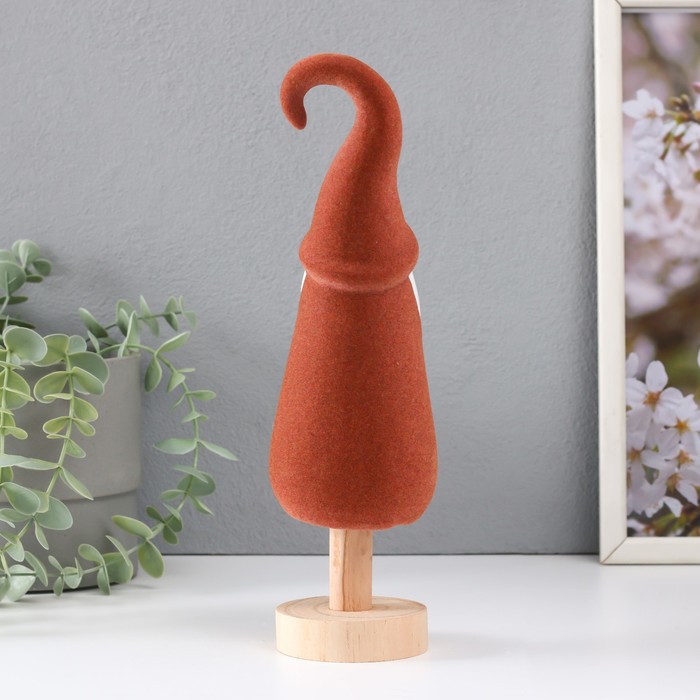 Фигурка керамика «Гном в красном кафтане и колпаке», 7.7×7.2×26.6 см