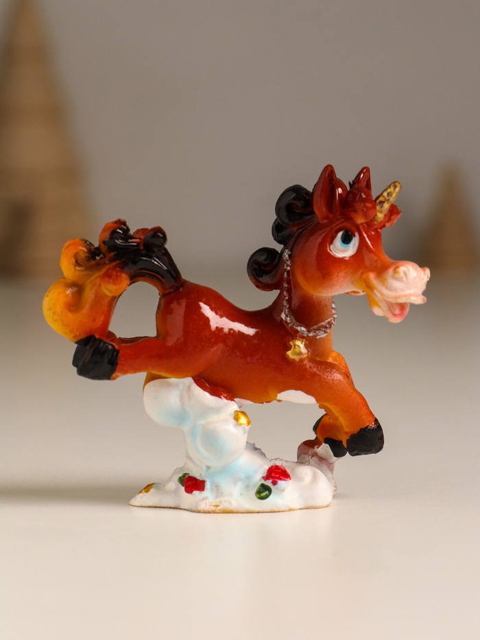 УЦЕНКА Фигурка полистоун «Лошадка на облачке с розами», 6.4×2.5×6 см, МИКС