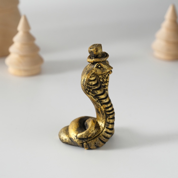 Фигурка полистоун «Кобра в цилиндре», чёрно-золотая, 3.6×6 см