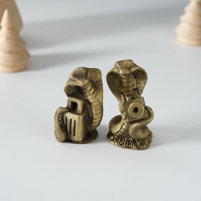 Фигурка полистоун «Кобра с увлечением», 4×3×5 см, МИКС