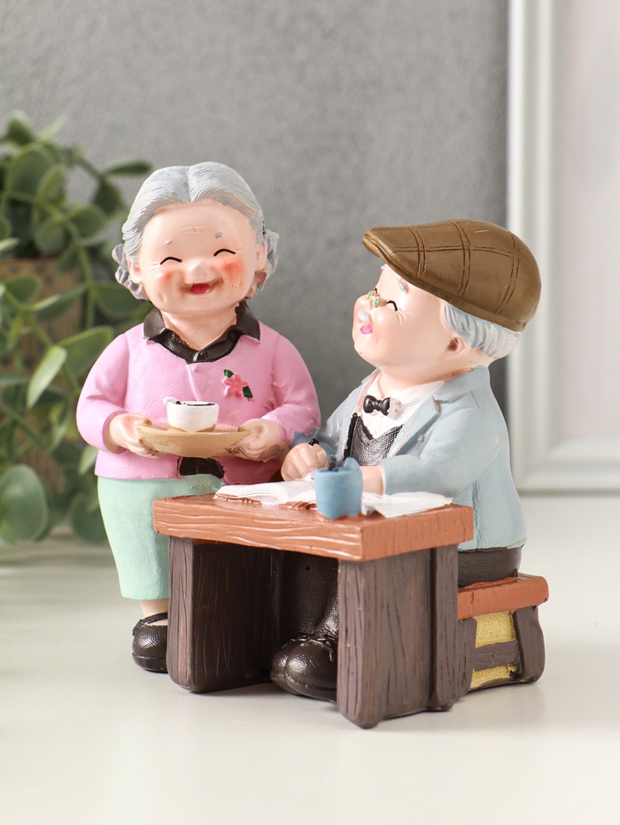 Фигурка полистоун «Дедуля с бабулей - семейные будни», 13×8.5×12 см
