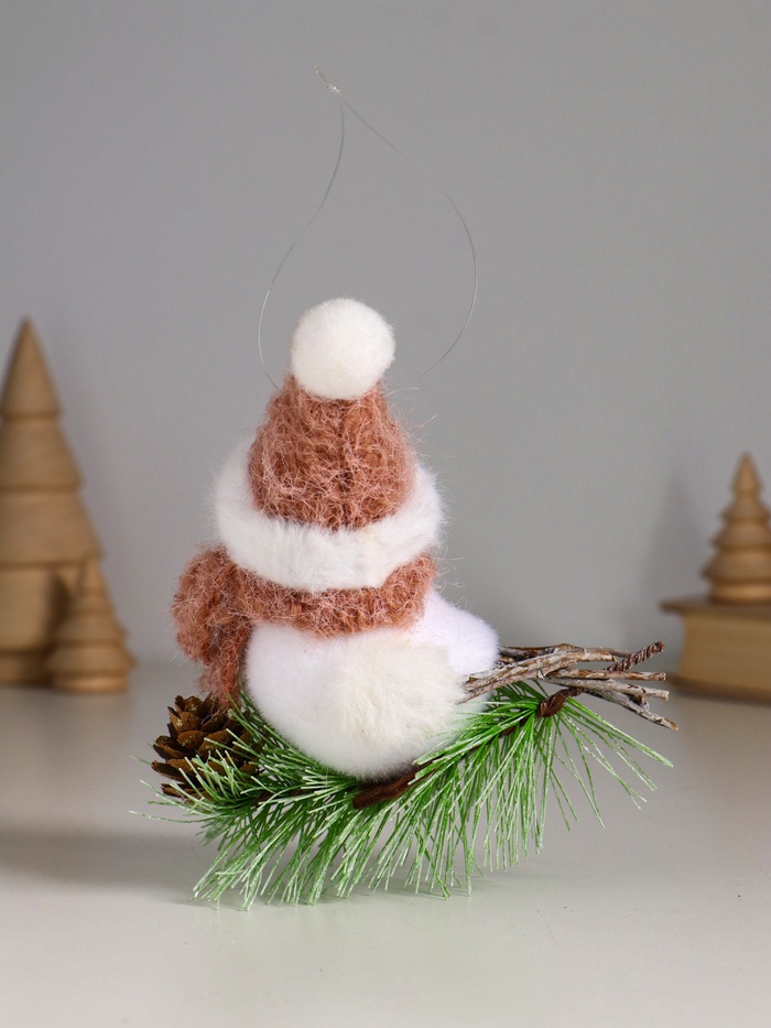 Фигурка «Белая птичка в золотом колпаке на веточке ели», 13×6×12.5 см