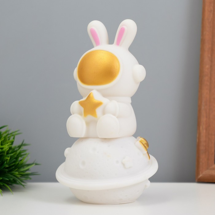 Фигурка светящаяся RISALUX «Заяц со звездой на Сатурне», LED-ночник, 2 Вт, LR44 5×8×13 см