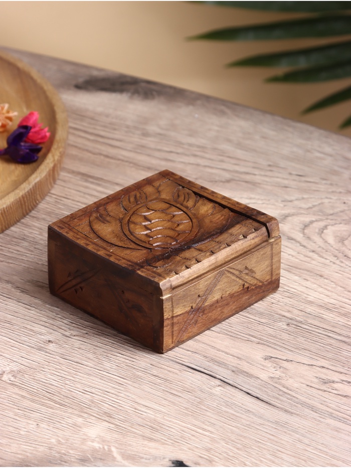 УЦЕНКА Шкатулка резная