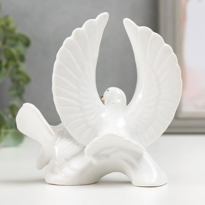 Фигурка керамика под фарфор «Белые голуби», стразы, 11.7×6×12.3 см
