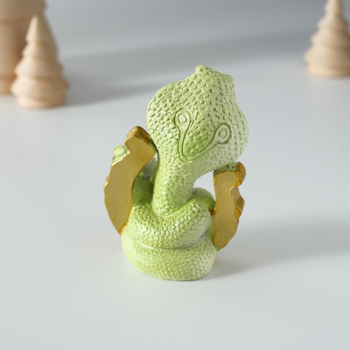 Фигурка полистоун «Зелёная кобра на подкове», 5×3.5×7.5 см