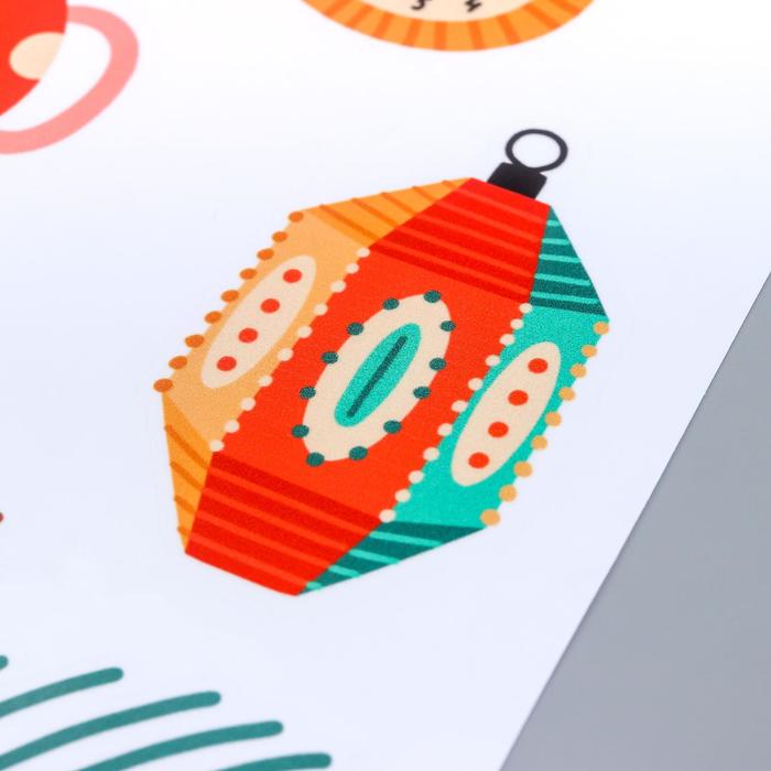 Интерьерная наклейка новогодняя «Ёлочные игрушки», прозрачный фон, 30×50 см