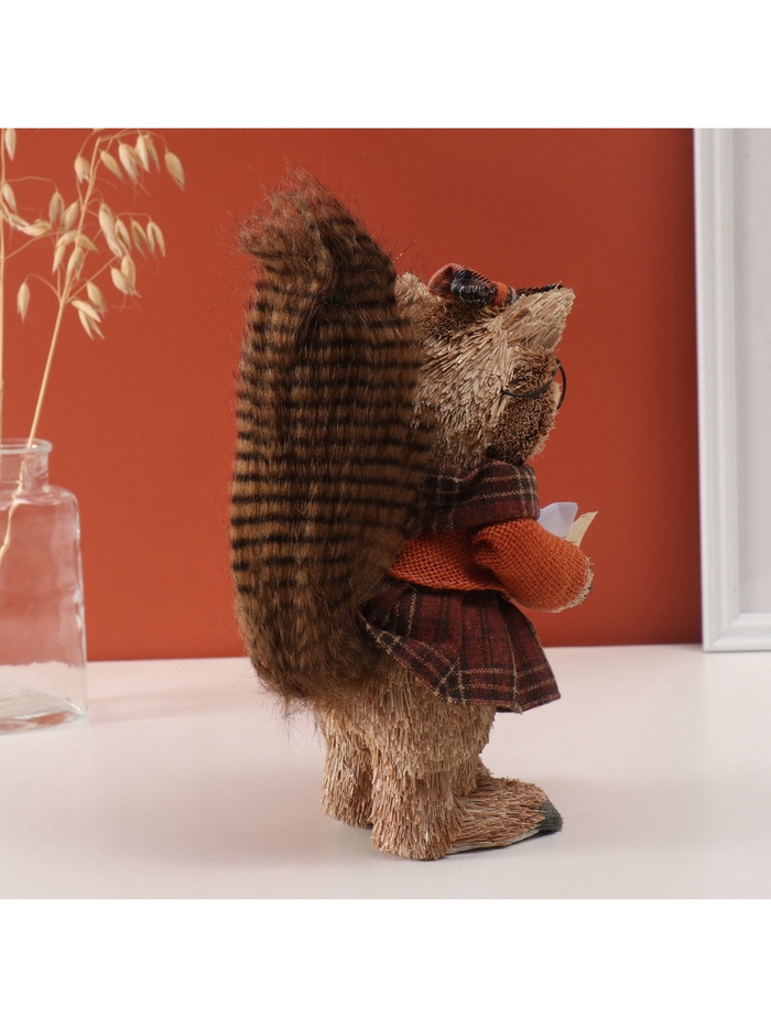 Фигурка «Белочка в очках с книжкой», 16×15×23 см