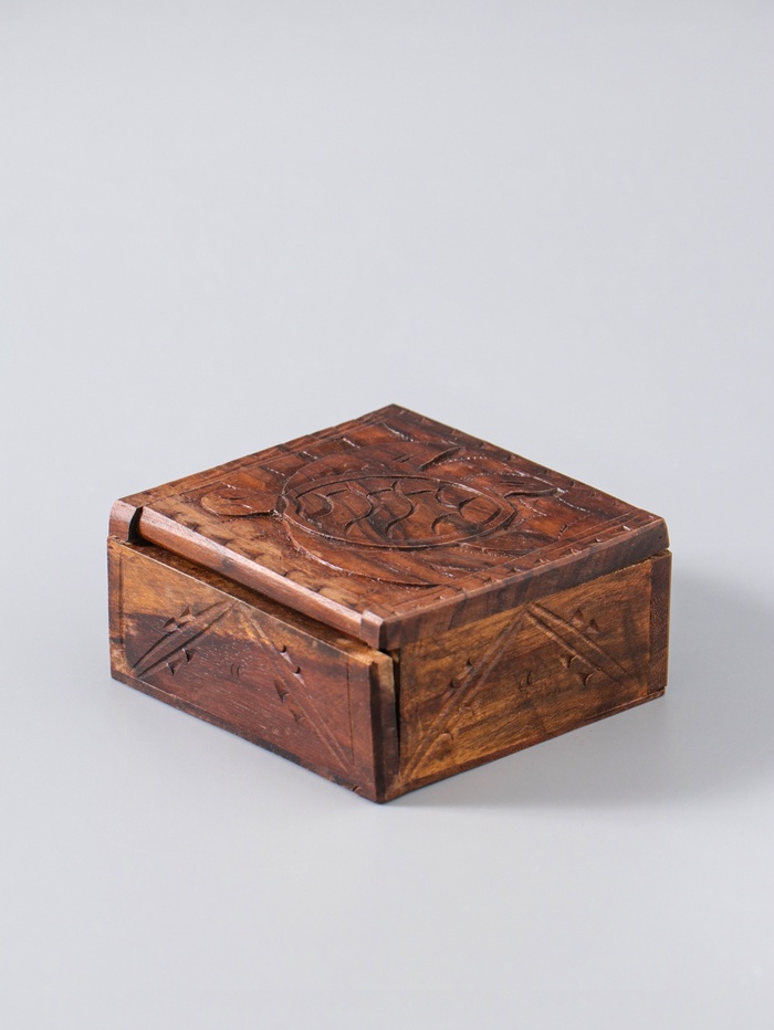 УЦЕНКА Шкатулка резная