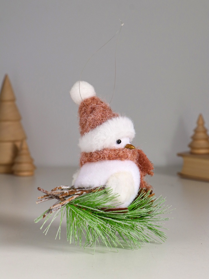 Фигурка «Белая птичка в золотом колпаке на веточке ели», 13×6×12.5 см