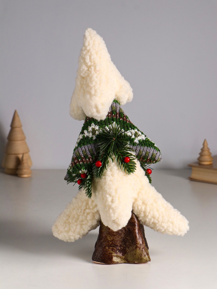 Фигурка «Вязаная ель с ягодками», 15×15×33 см