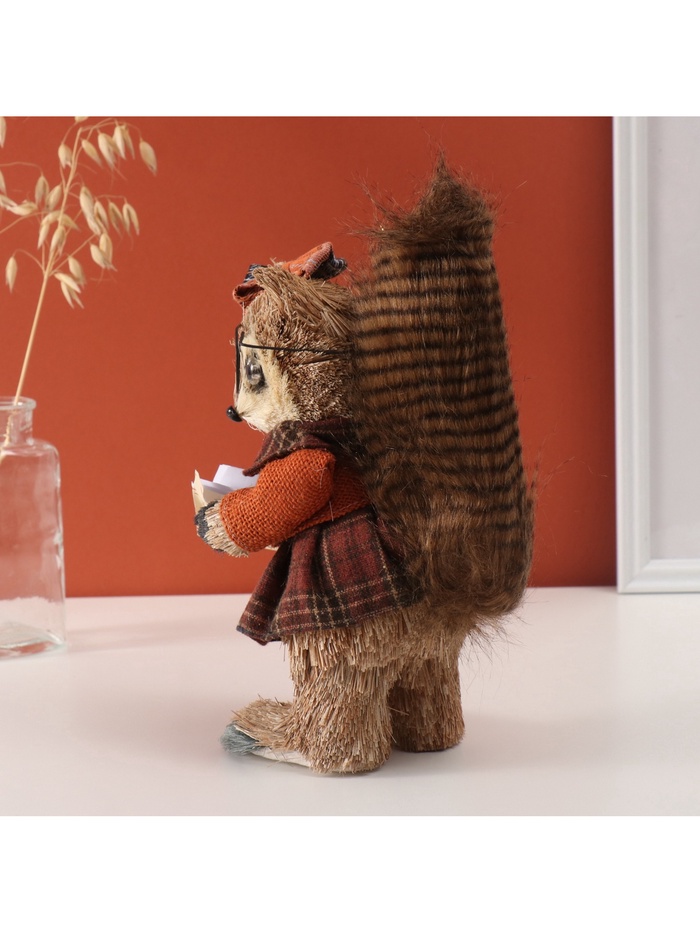 Фигурка «Белочка в очках с книжкой», 16×15×23 см