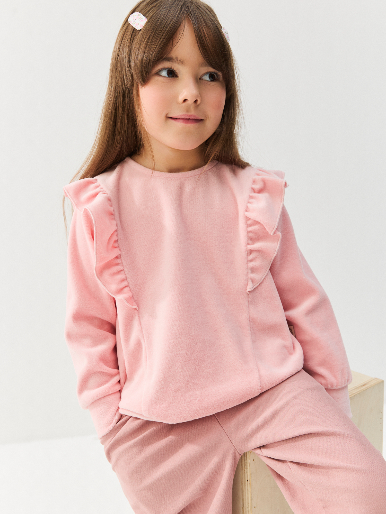 Свитшот с рюшей из велюра