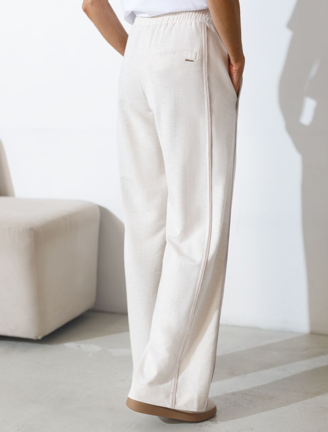 Прямые брюки с лампасами из эластичного футера двухнитки без начеса