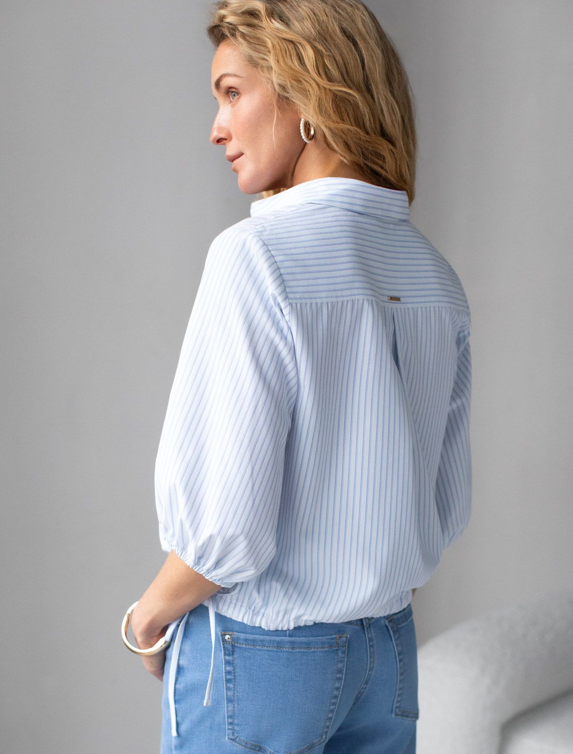 Укороченная блузка с рукавами буфами и с кулиской по низу из эластичного хлопка