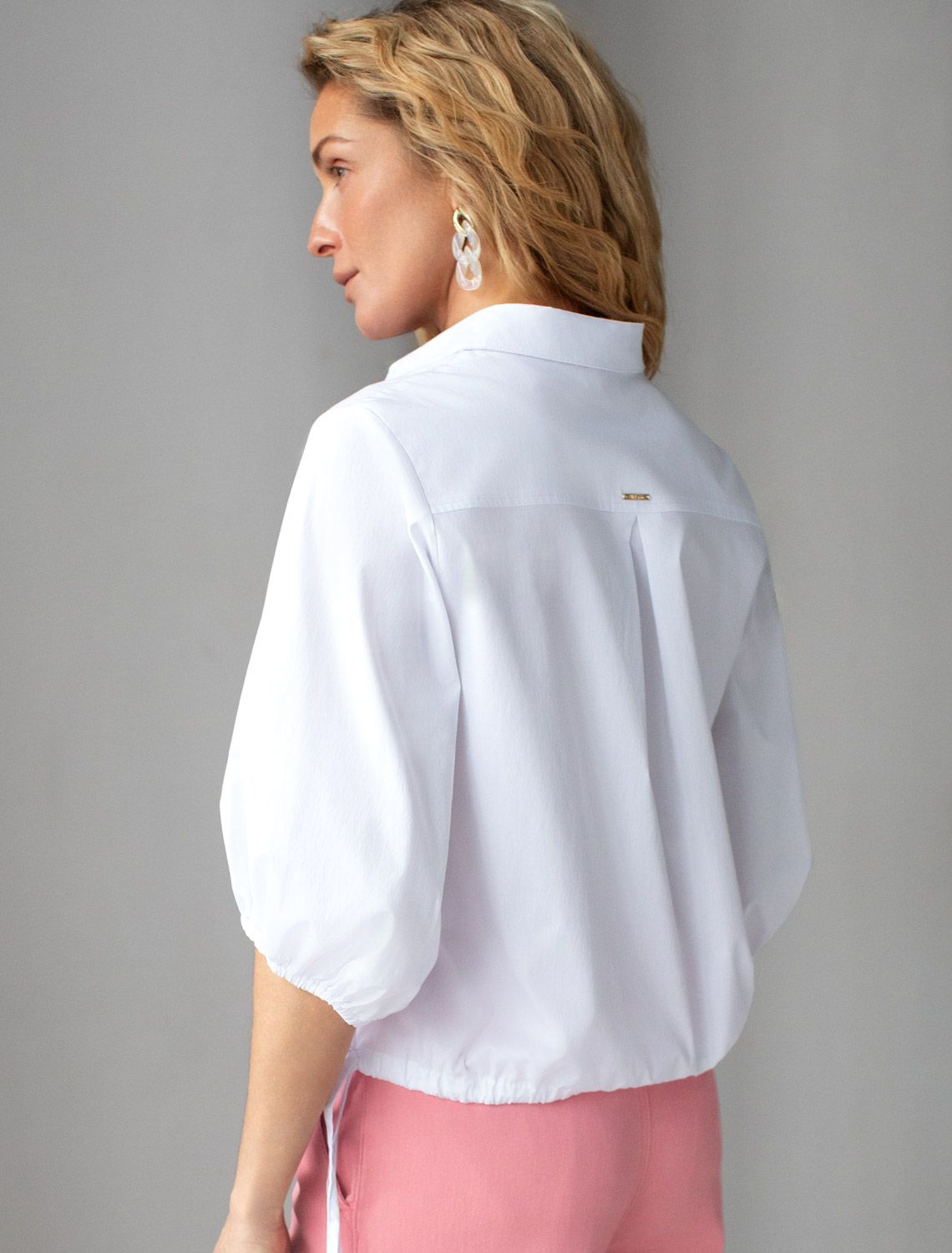 Укороченная блузка с рукавами буфами и с кулиской по низу из эластичного хлопка