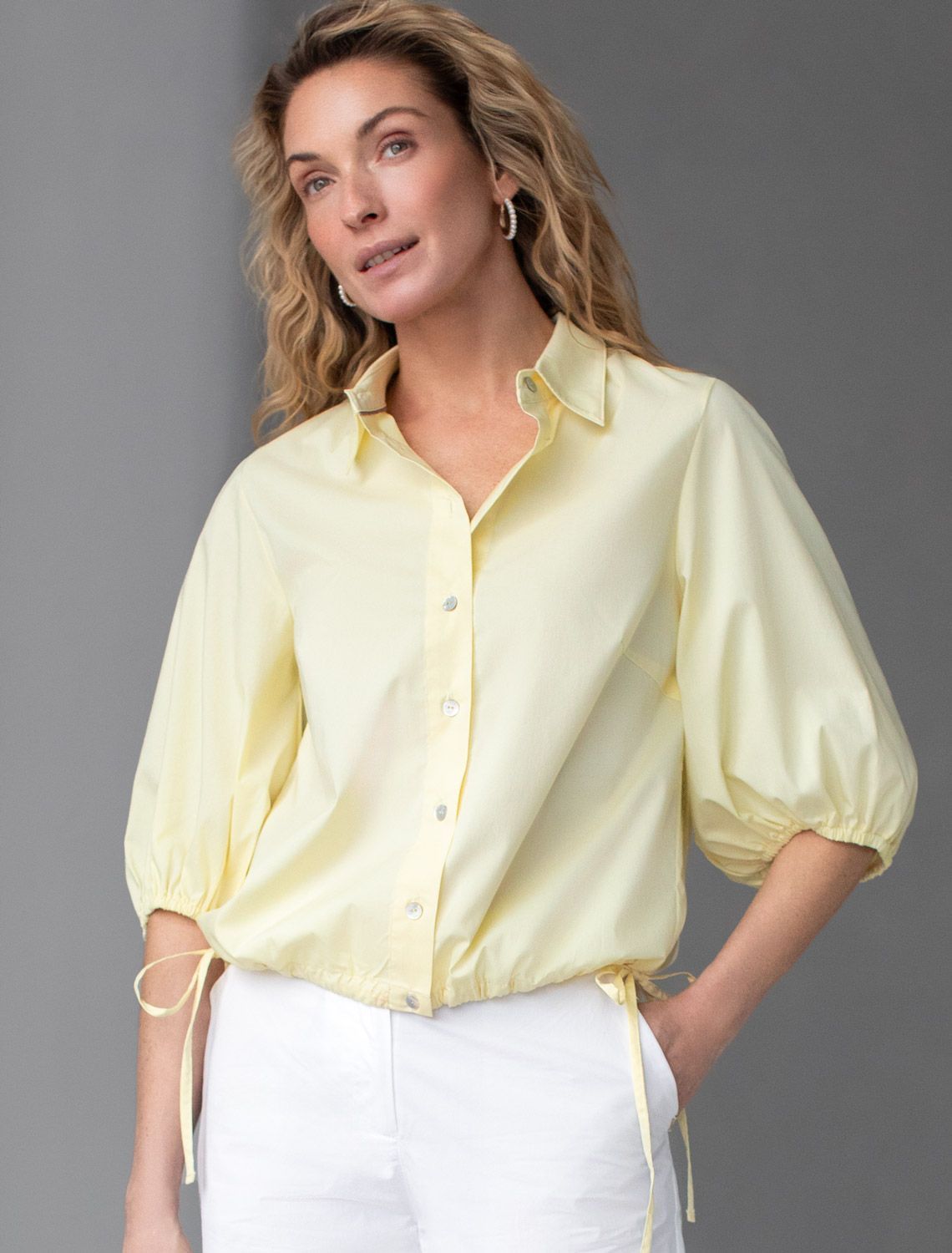 Укороченная блузка с рукавами буфами и с кулиской по низу из эластичного хлопка