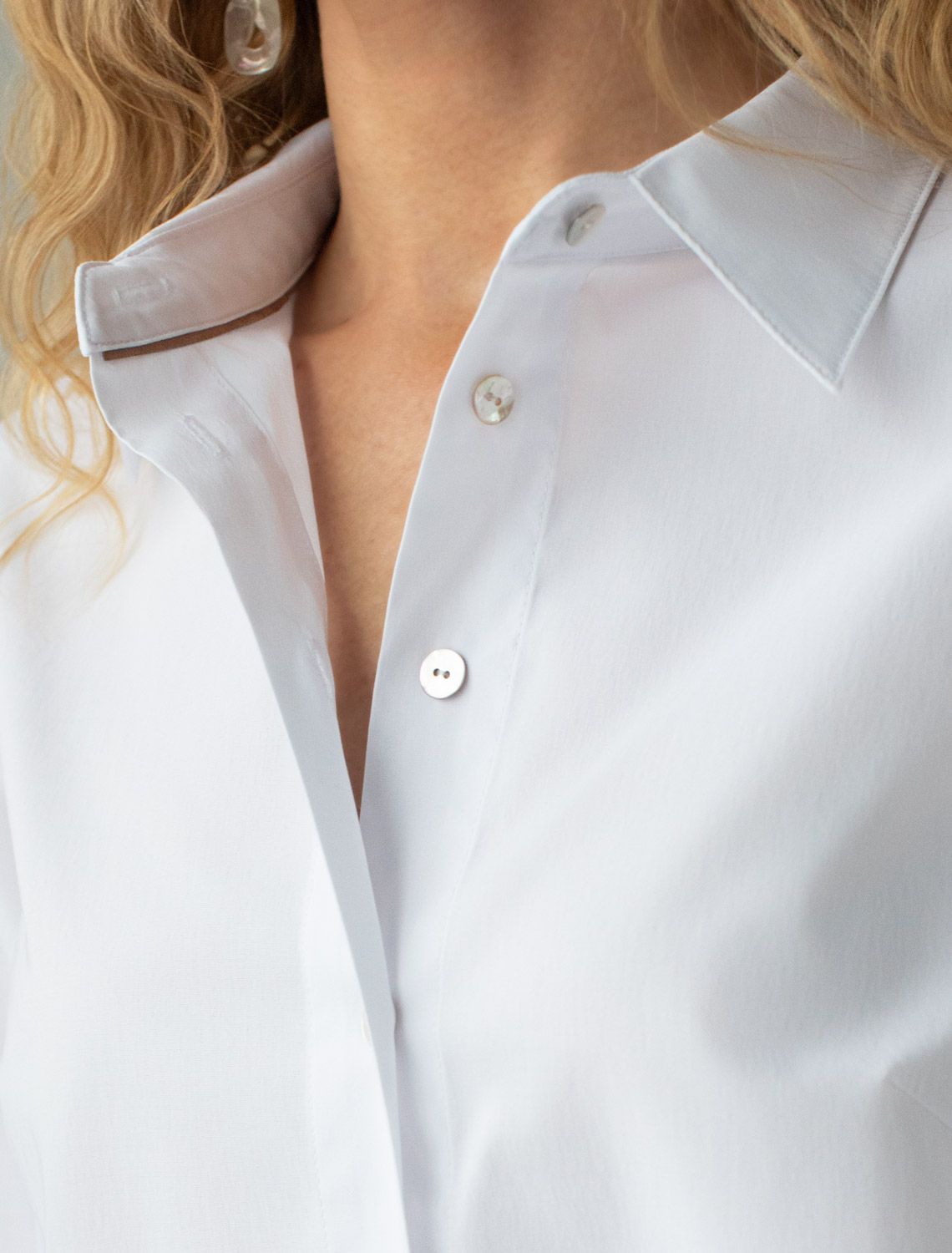 Укороченная блузка с рукавами буфами и с кулиской по низу из эластичного хлопка