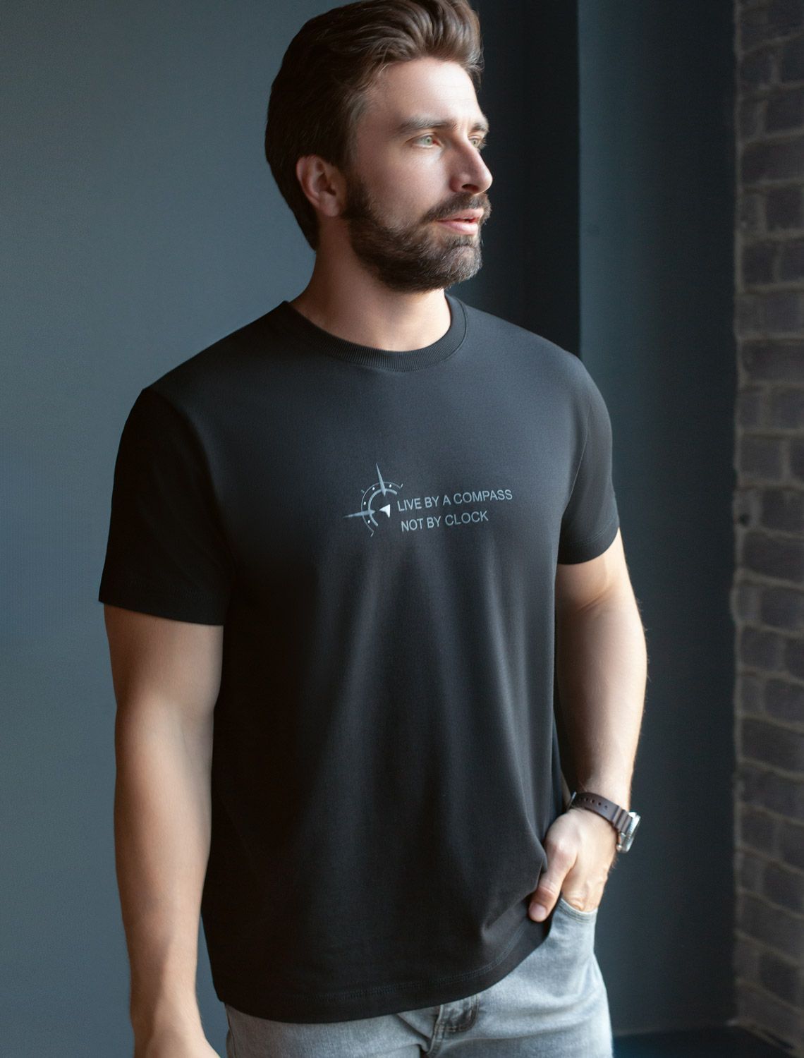 Футболка базовая полуприлегающая из премиального хлопка с принтом