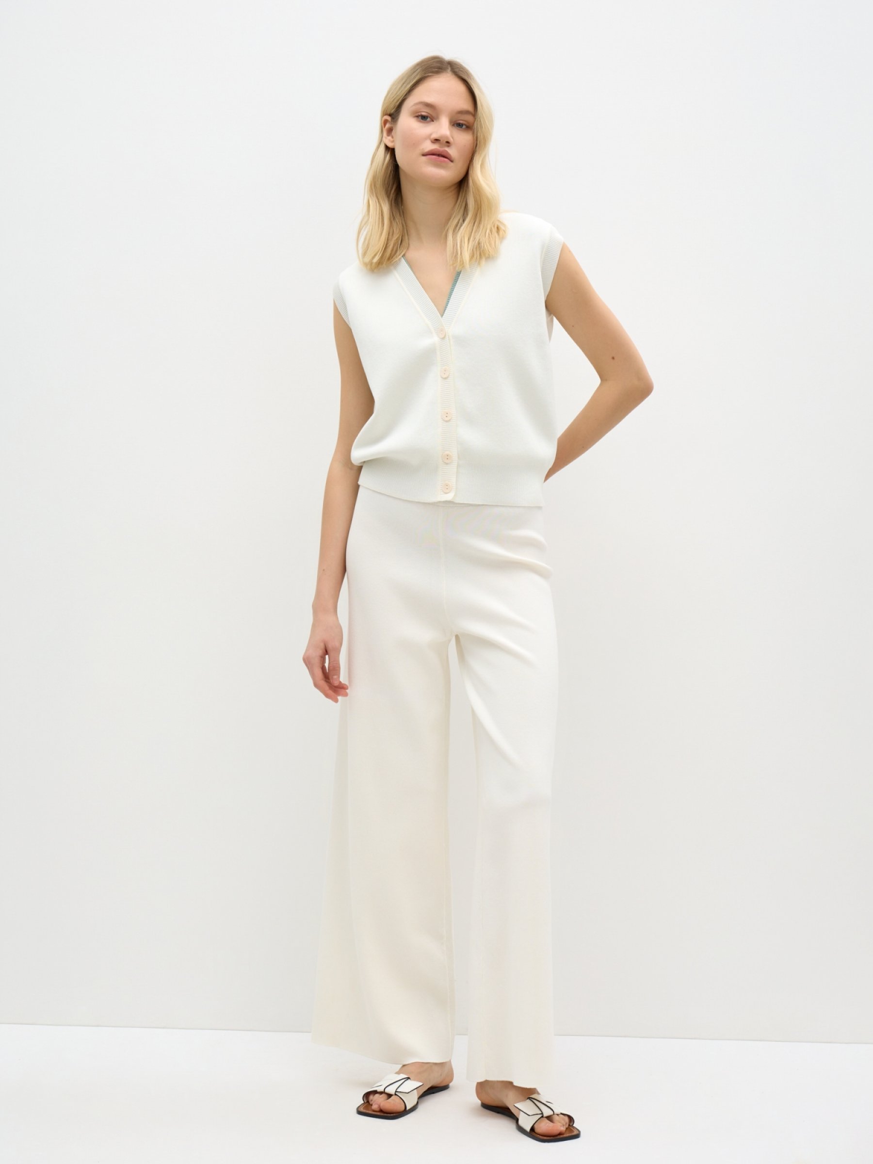 Укороченный трикотажный жилет