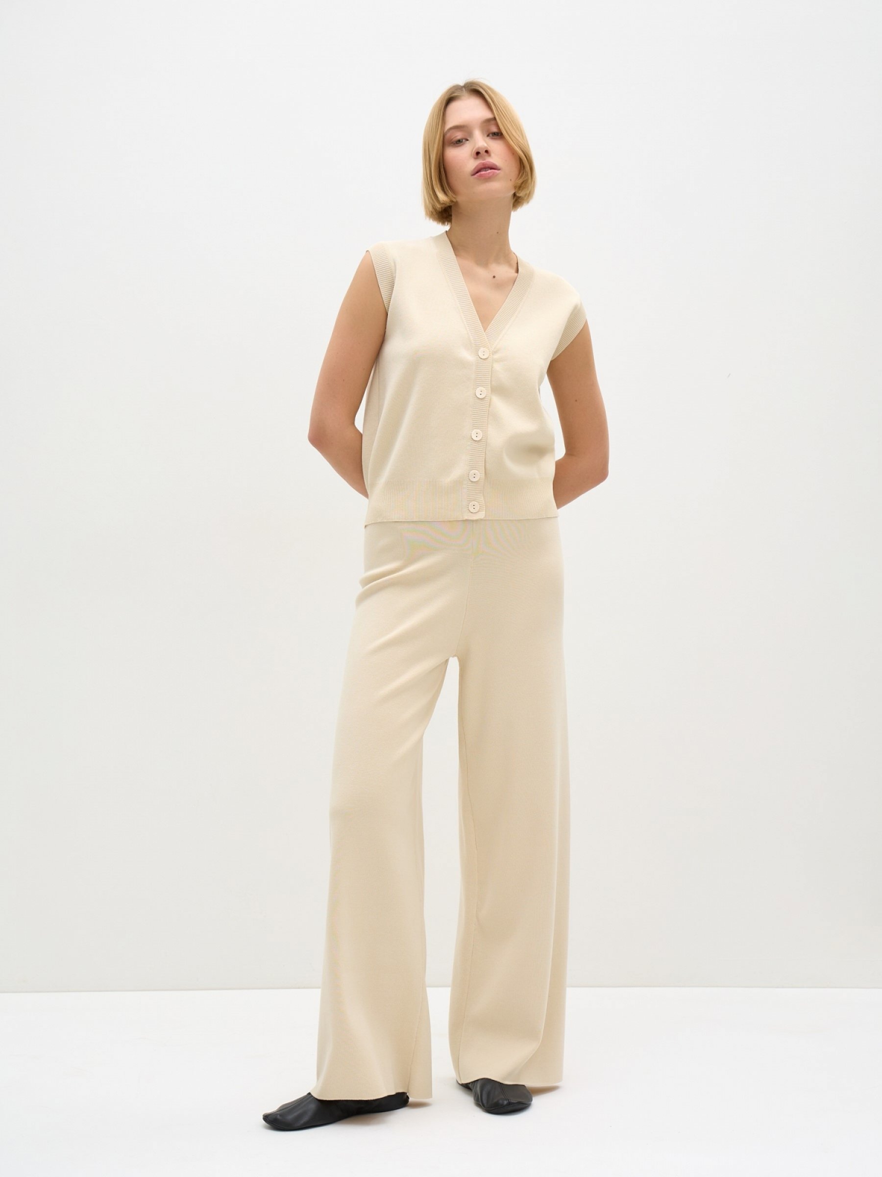 Укороченный трикотажный жилет