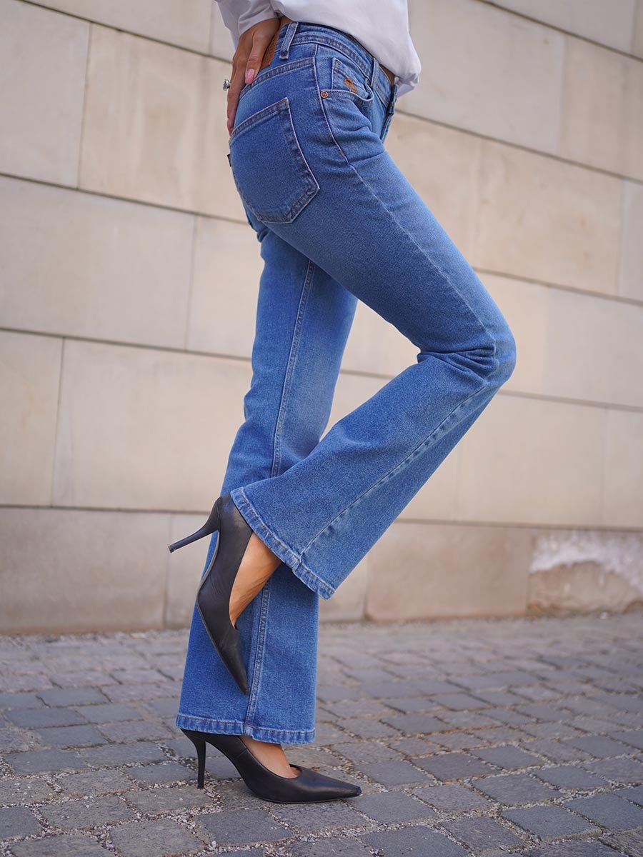 Женские джинсы