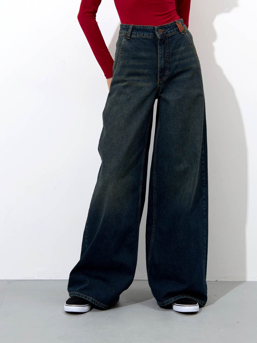 Женские джинсы