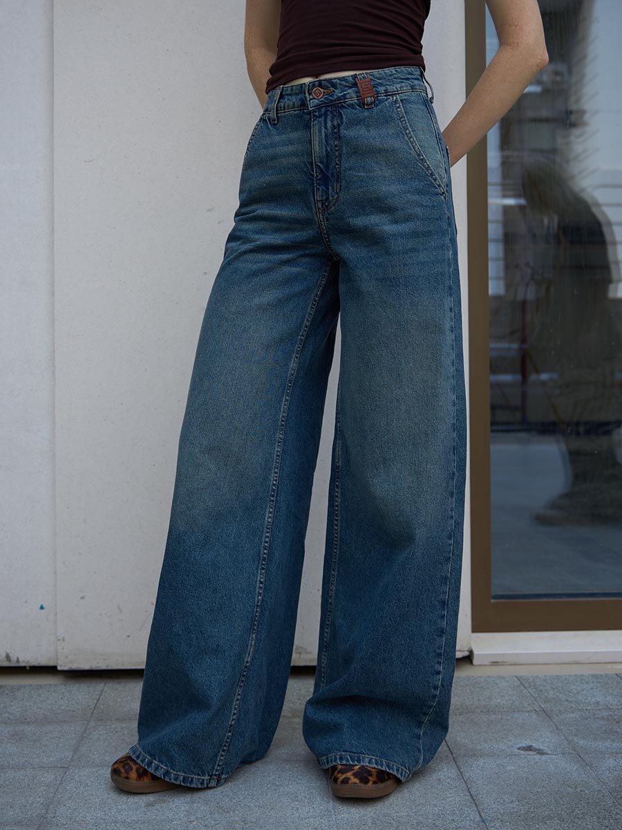 Женские джинсы