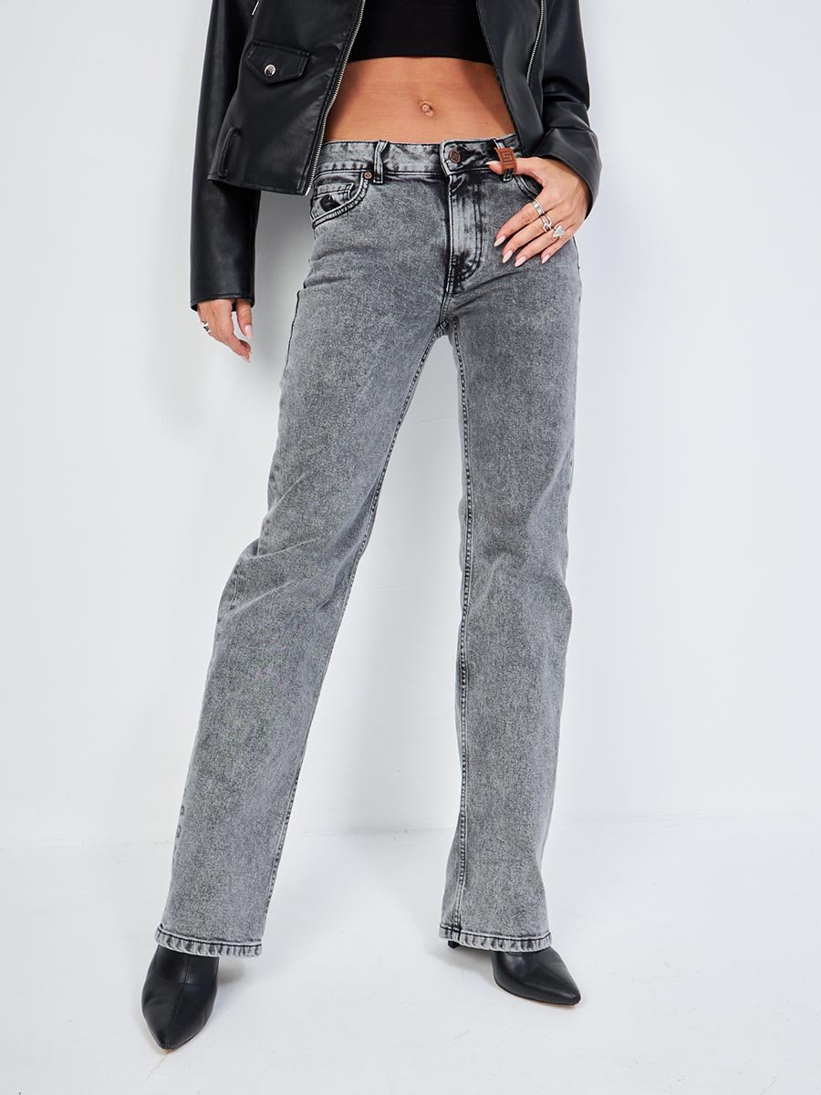 Женские джинсы