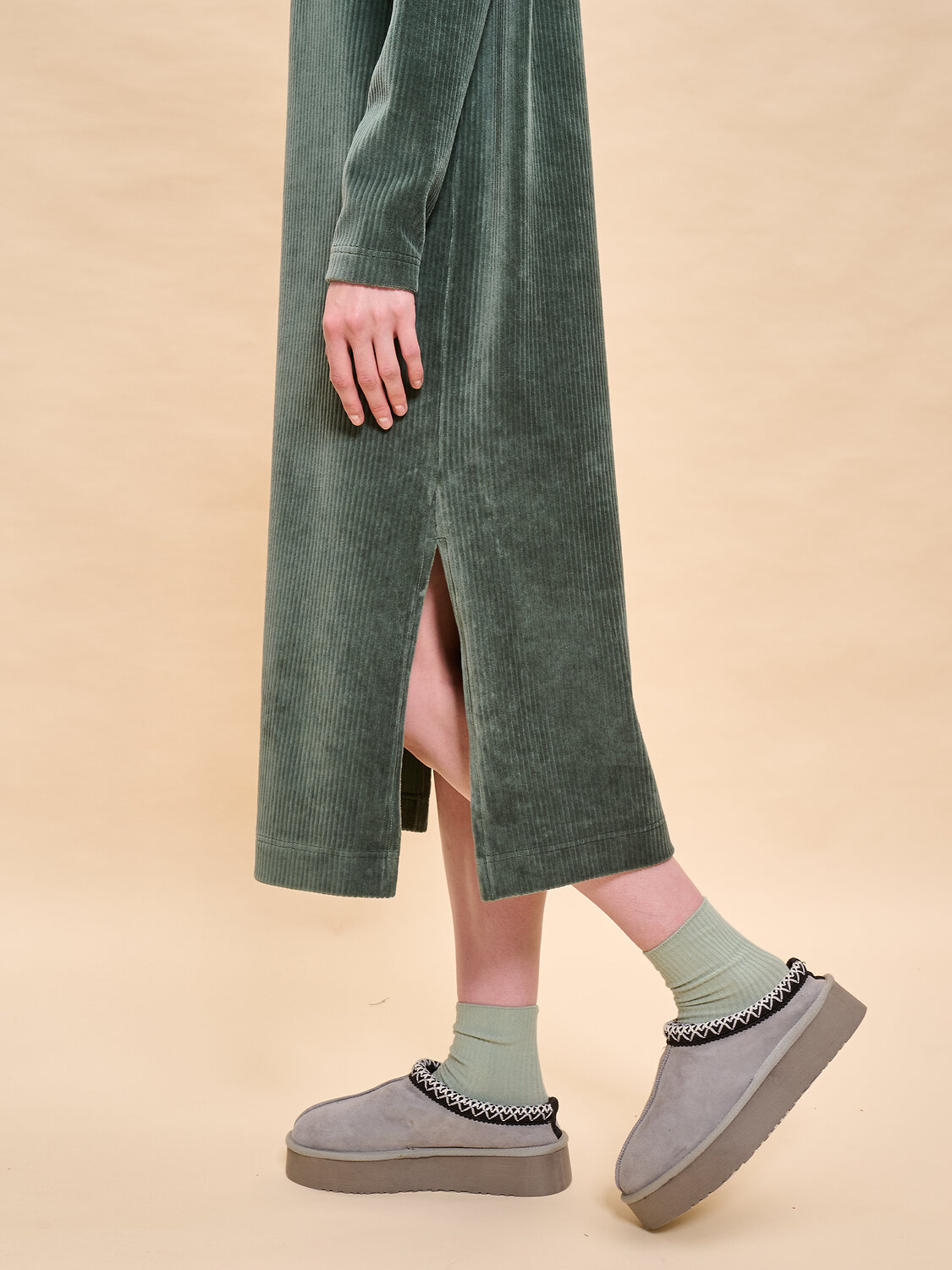 ст. цена2598руб.! PELICAN Платье DFDQ6930Хаки