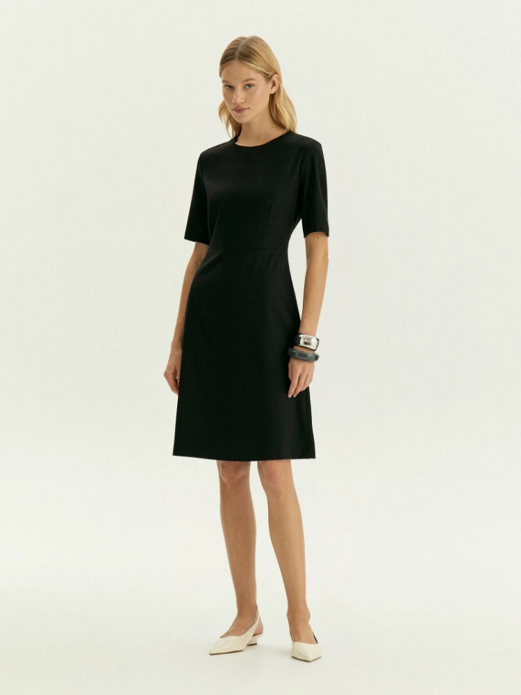 Платье миди из костюмной шерсти ,
56% полиэстер, 24% вискоза, 18% шерсть, 2% эластан ,