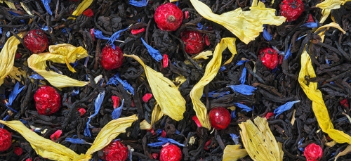 Граф Румянцев                                                  Смесь цейлонского и индийского чая, ягод малины, красной смородины, лепестков василька и подсолнуха
