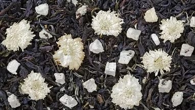 Мастер и Маргарита                                 Цейлонский черный и китайский зеленый чаи, цветы китайской хризантемы, кусочки персика с приятным, сладковатым ароматом маракуйи