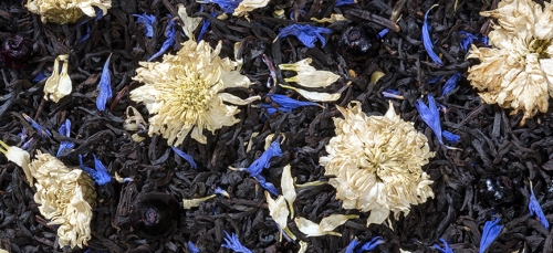 Королевский десерт                                       Смесь превосходного индийского черного чая, ягод черники, лепестков василька и цветов миниатюрной китайской хризантемы
